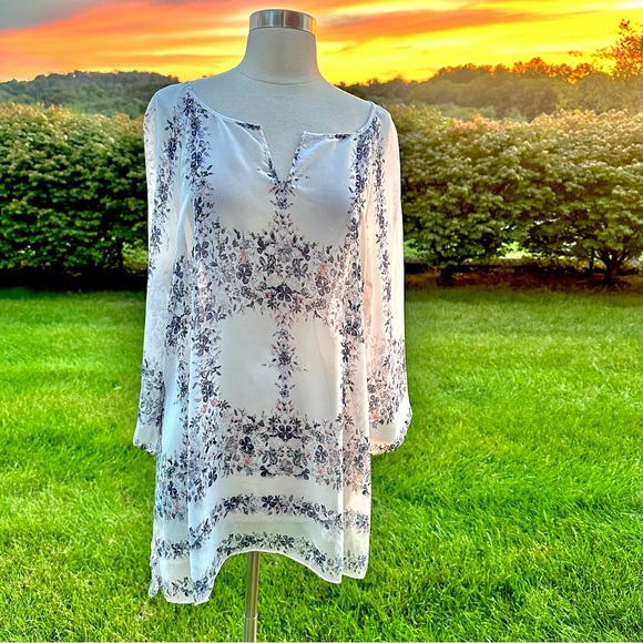 Jessica Simpson Maternity Lightweight Tunic - Picture 2 of 16